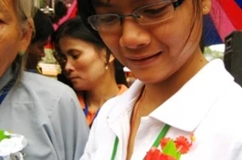 Cho em xin một bông hồng trắng...